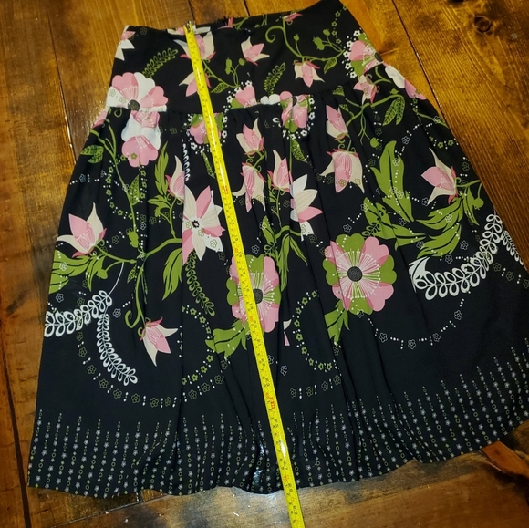 COVINGTON Size 8 black midi skirt with pink flowers - Picture 6 of 13
